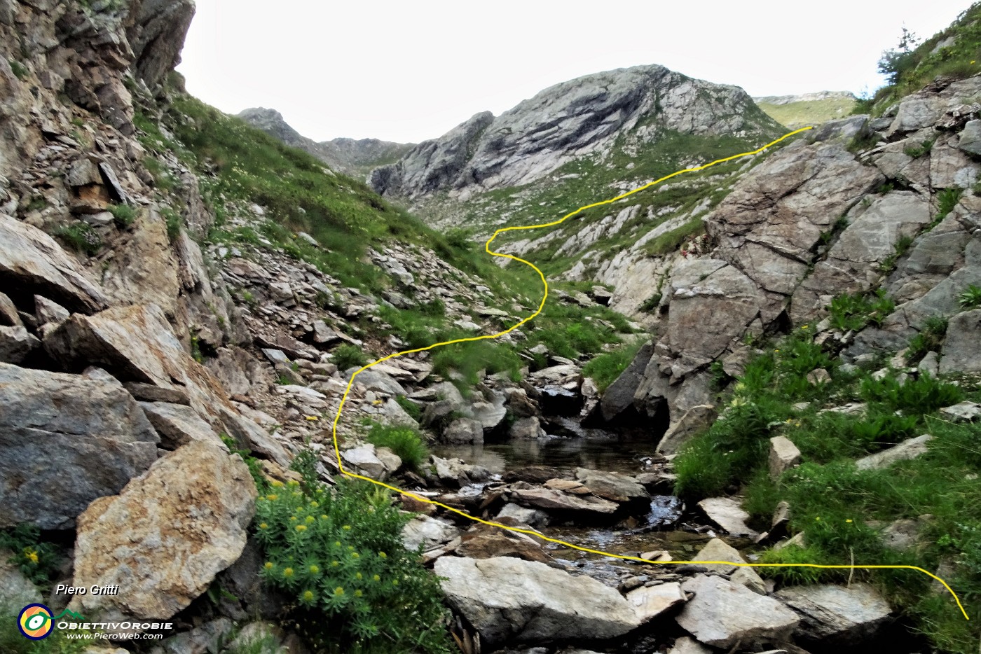 24 Al termine del canalino giriamo in salita  a dx .JPG -                                